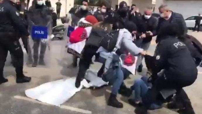 Kod-29 ile işten atılan işçilerin açıklamasına müdahale: 22 işçi gözaltına alındı